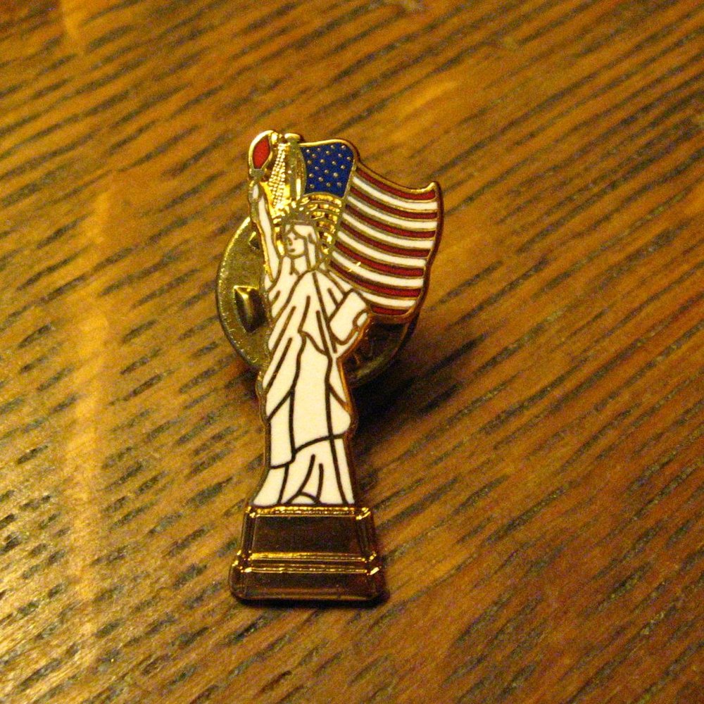 🗽Statue Of Liberty New York City Vintage Lapel Pin